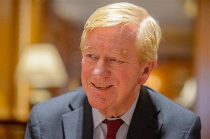 Bill Weld Height, Age, Wife, Biography, Wiki, Net Worth