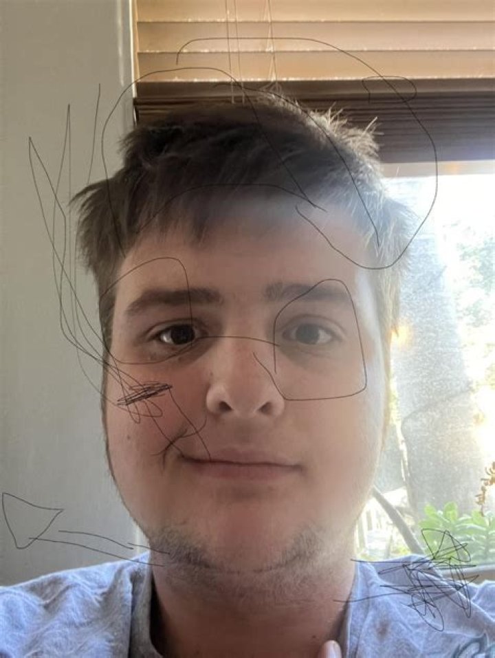 
Has Loam Done A Face Reveal? Artist’s Utam Mask and Flashback Photos On Instagram 