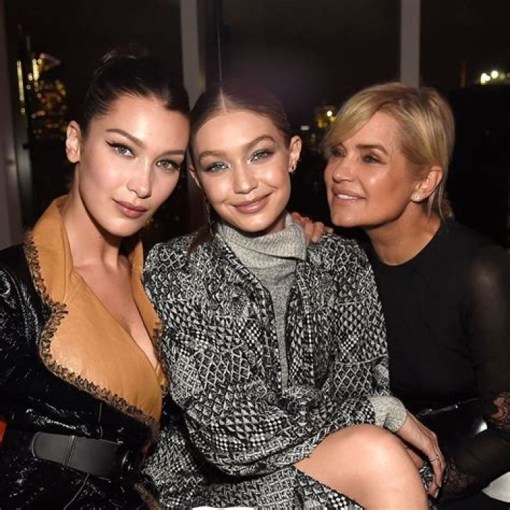 
Is Bella Hadid Sick? Battled With Lyme Disease! 