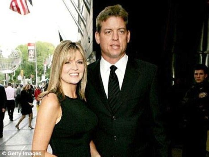 
Is Rhonda Worthey still married? Her Wiki, Age, Net Worth, Troy Aikman 