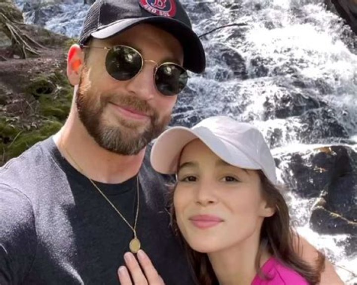Is Scott Evans Dating Anyone | Wife And Relationship