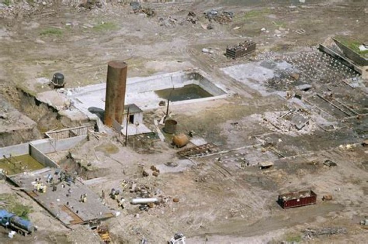 
Netflix Docuseries ‘American Apocalypse’ Revisits Tragic 1993 Waco Cult Standoff 