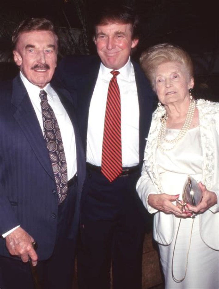 
Who Are Mike Myers’ Parents? Meet His Mother Alice And Father Eric Myers 