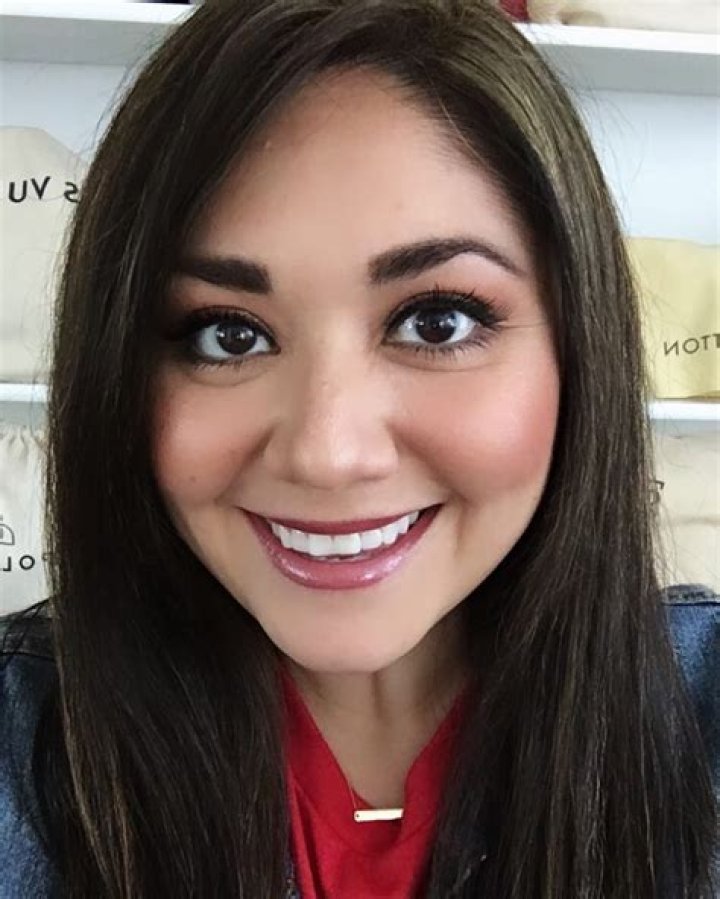 
Who is Youtuber, Minks4All? Wiki Bio, Age, Height, Husband, Net Worth 